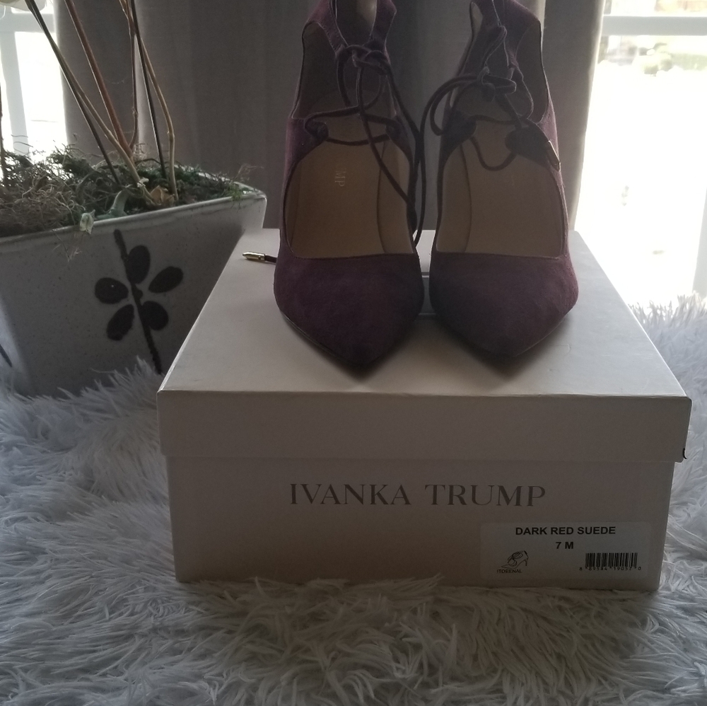 Dark burgundy suede heels/pumps